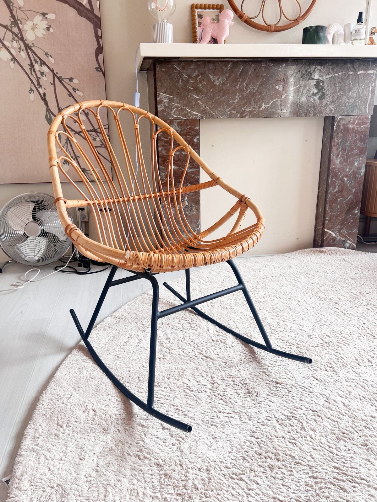 Vintage rotan schommelstoel, Huis en Inrichting, Stoelen, Ophalen, Zo goed als nieuw, Bruin, Eén
