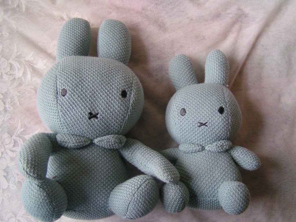 2 gebreide Nijntje knuffels nr XX 357, Verzenden, Zo goed als nieuw, Blauw, Konijn