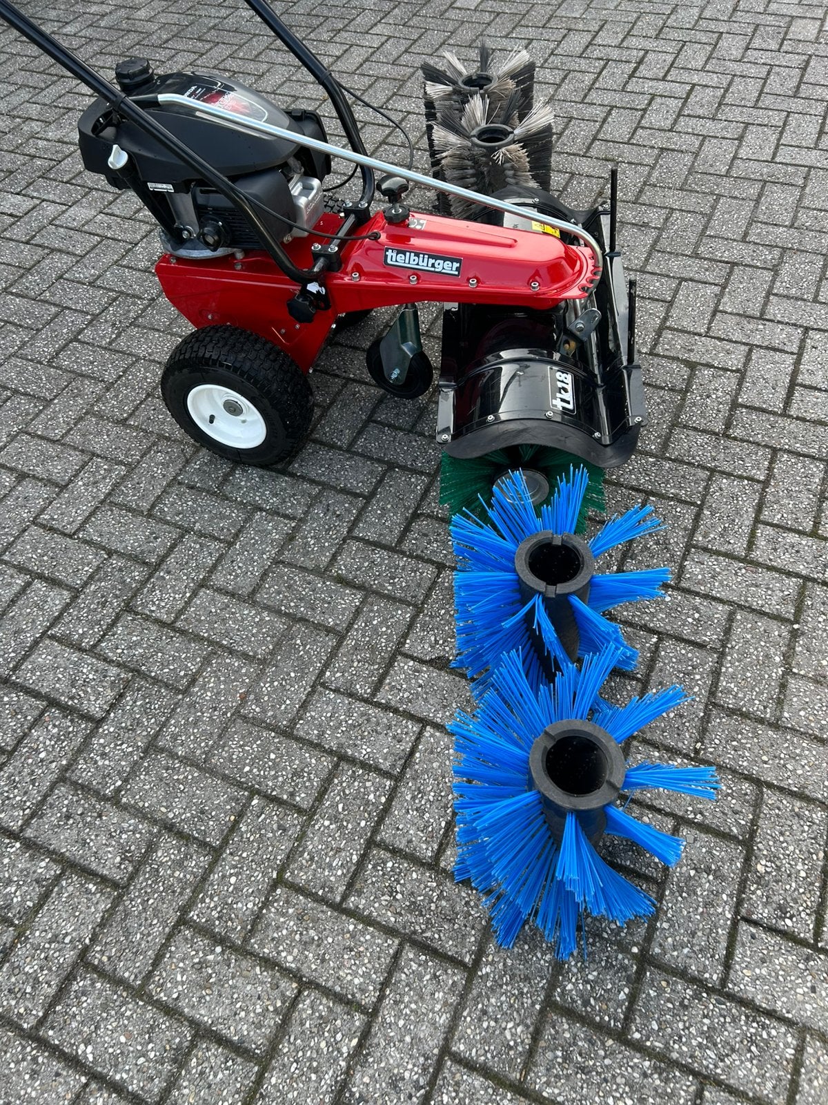 Tielburger TK 18 Honda ZGAN met extra borstels, Ophalen of Verzenden, Zo goed als nieuw