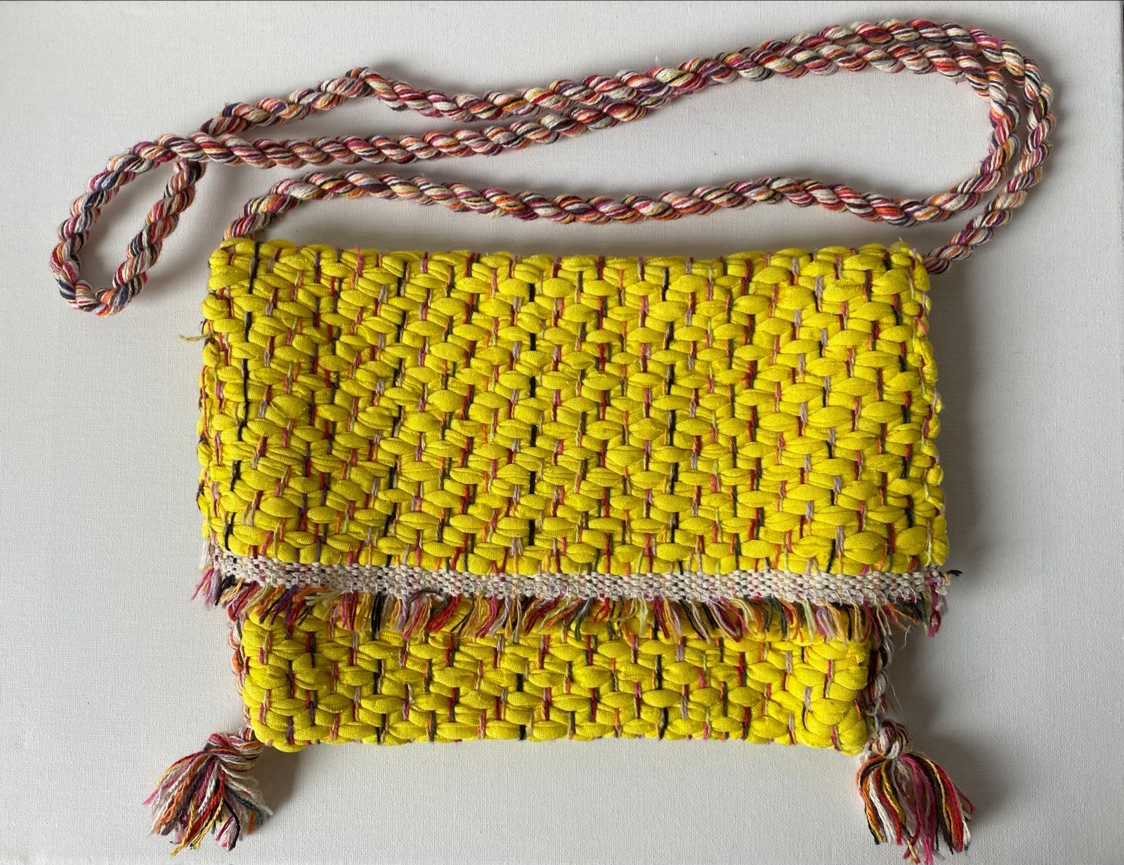 Handgeweven tasje - Braziliaans handwerk Ibiza stijl, Sieraden, Tassen en Uiterlijk, Tassen | Damestassen, Ophalen of Verzenden