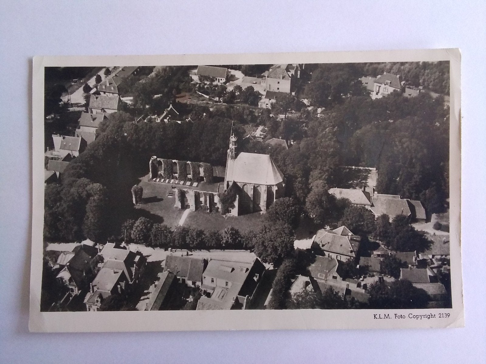 Ansichtkaart Bergen N-H Ruïne KLM luchtfoto 1948, Verzamelen, Verzenden, 1940 tot 1960, Noord-Holland