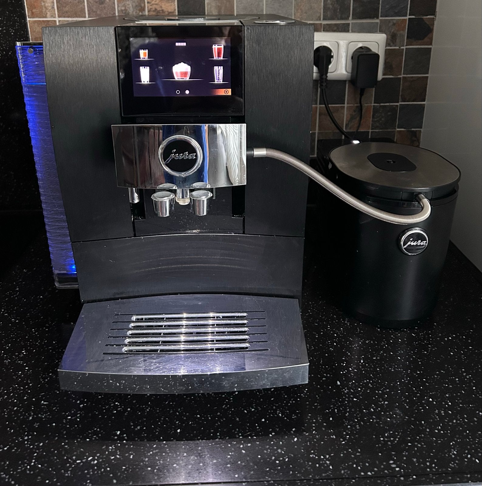Jura Z10 Aluminium Black Met Garantie met Jura Melkkoeler 1L, Witgoed en Apparatuur, Ophalen, 10 kopjes of meer, Koffiemachine