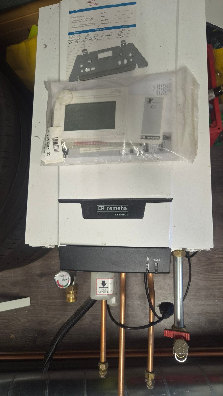 Remeha Tzerra M 28c CW4 CV-ketel met thermostaat, Gebruikt, Hoog rendement (Hr), Cv-ketel of Combi-ketel, Minder dan 60 cm