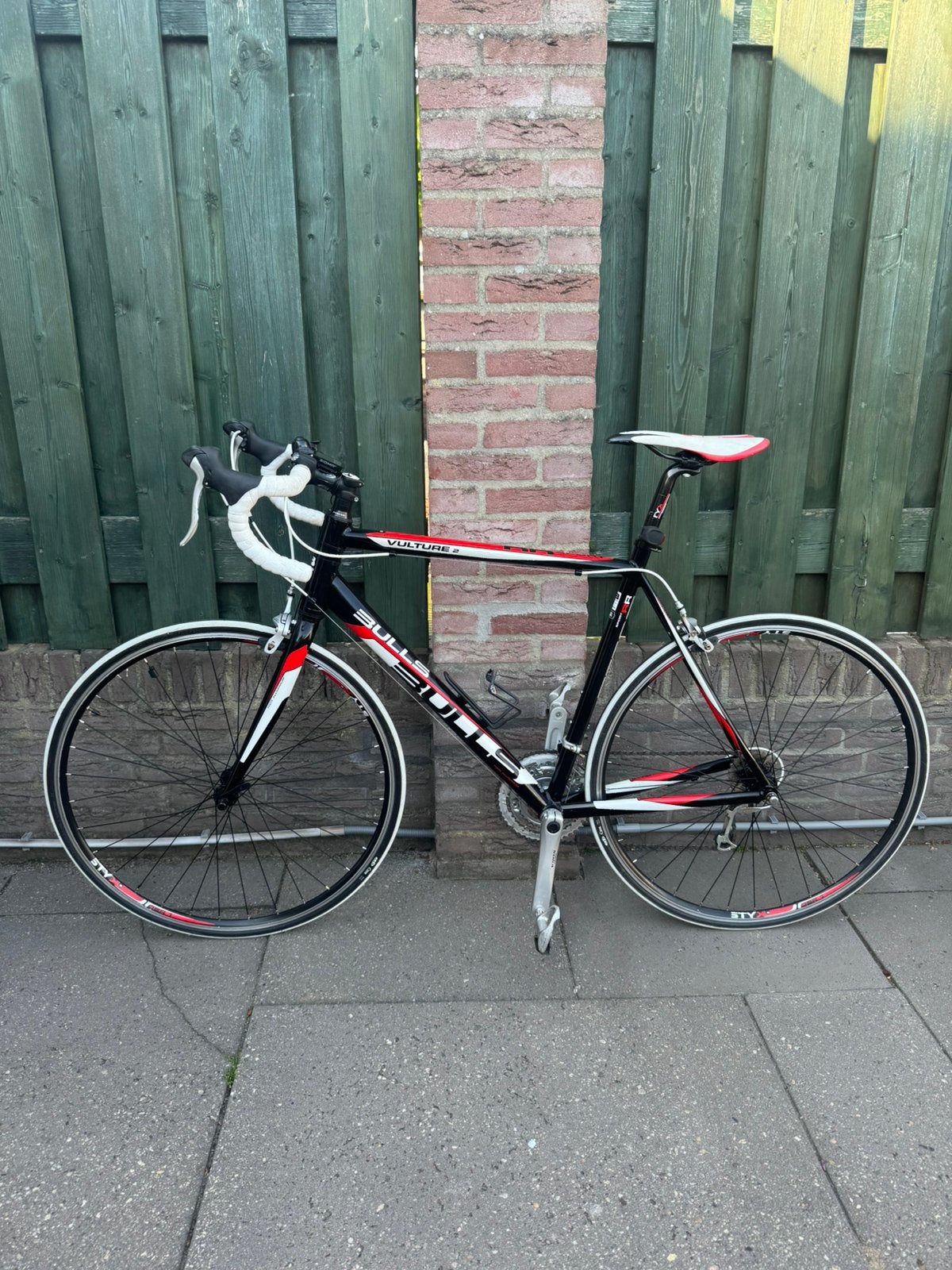 Wielrenfiets Bulls, Fietsen en Brommers, Fietsen | Racefietsen, Gebruikt, Staal, Velgrem, Meer dan 20 versnellingen