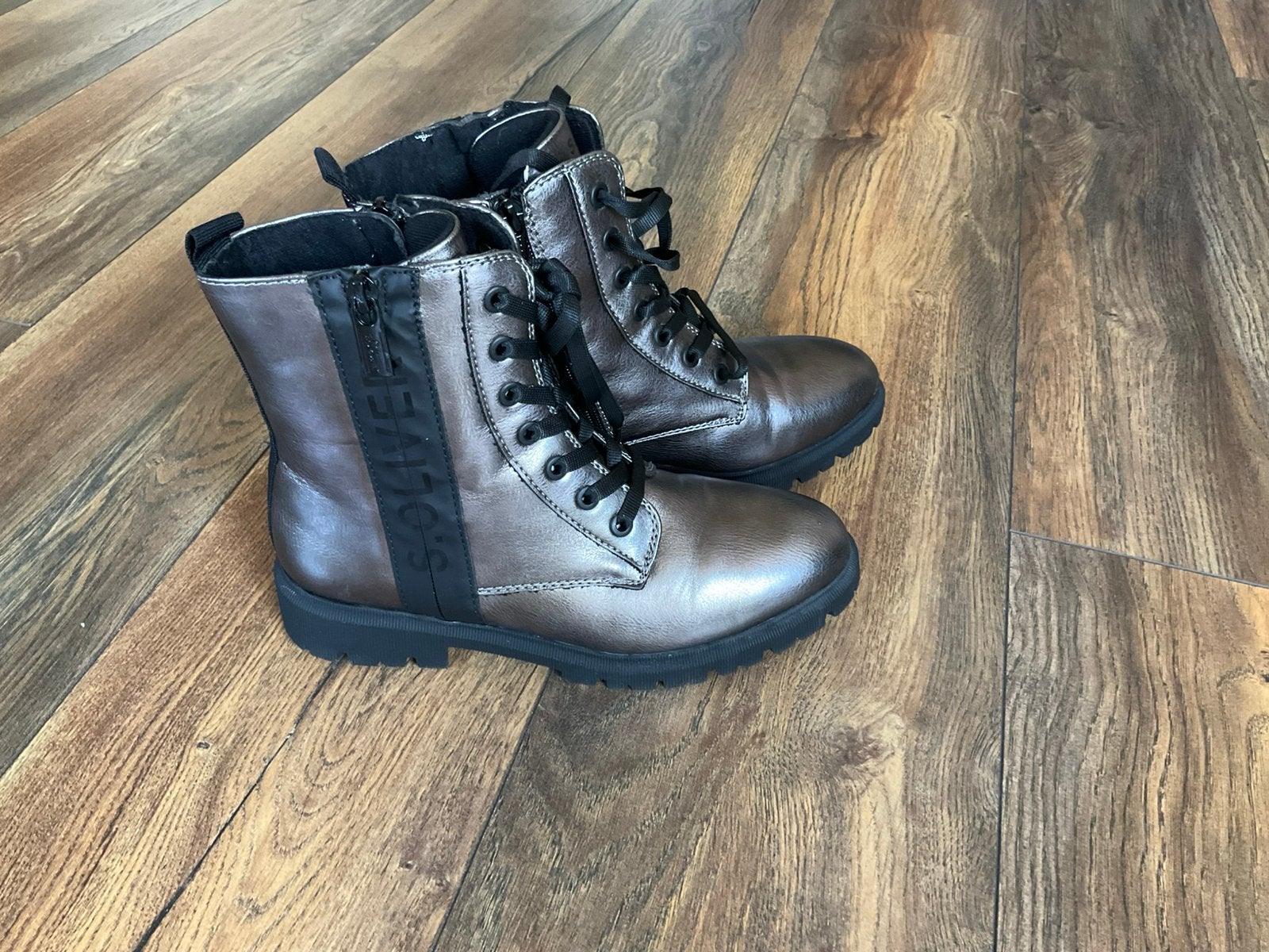 Nagenoeg nieuw! Veterboots, brons glans, s. Oliver, maat 38, Kleding | Dames, Ophalen, Overige kleuren, Lage of Enkellaarzen, Zo goed als nieuw