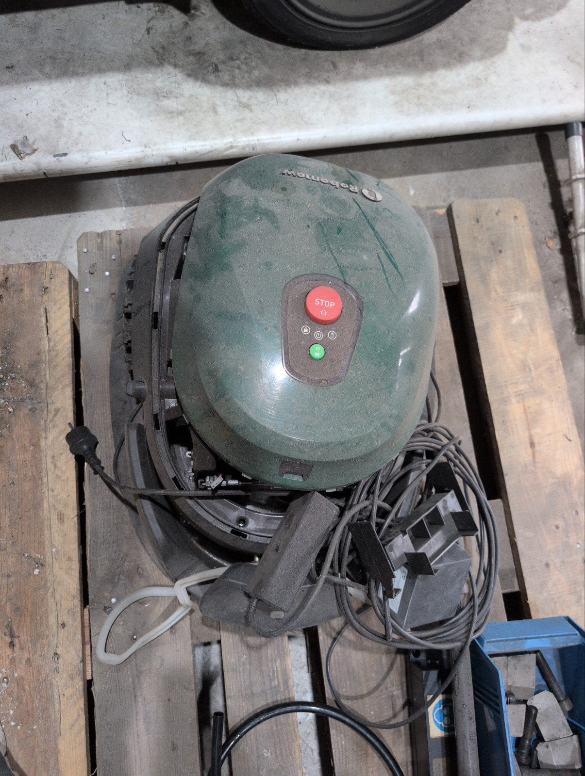 Robomow robotmaaier met dock - defecte accu, Ophalen of Verzenden, Gebruikt, Meer dan 25 cm, Robomow