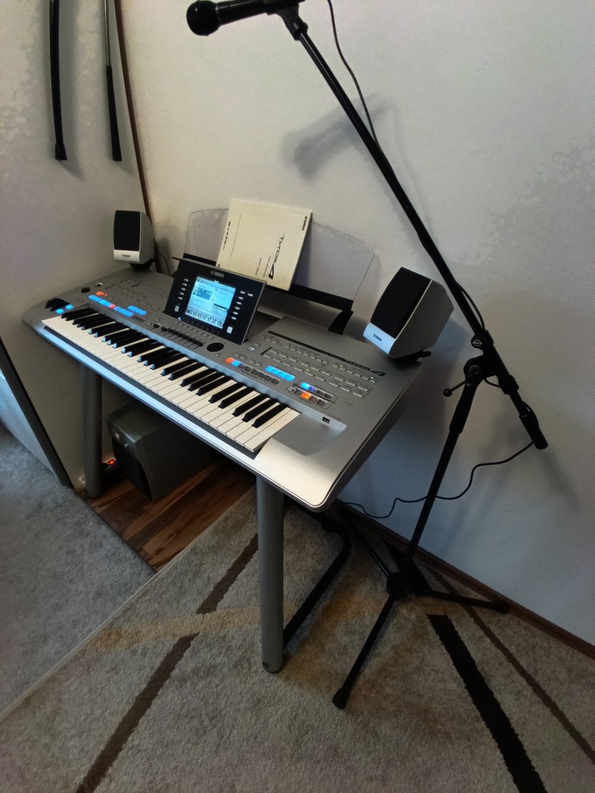 Yamaha Tyros 4 met originele geluidsinstallatie en standaard, Ophalen of Verzenden, Zo goed als nieuw, 61 toetsen, Yamaha
