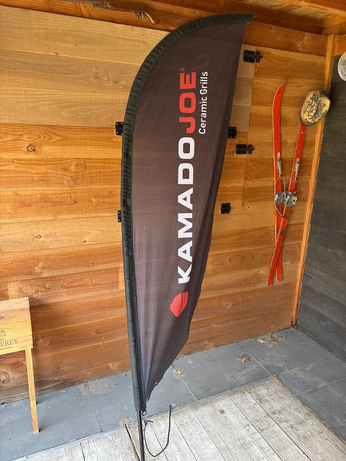 Kamado Joe Reclamevlag -Gebruikt vlag reclame kamado mancave, Ophalen, Gebruikt