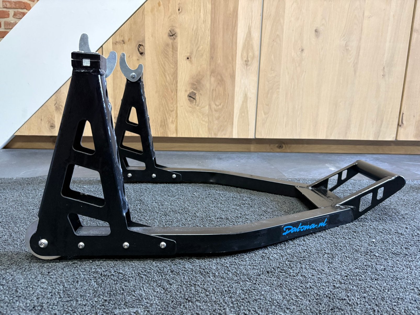 Motor paddock stand, Ophalen
