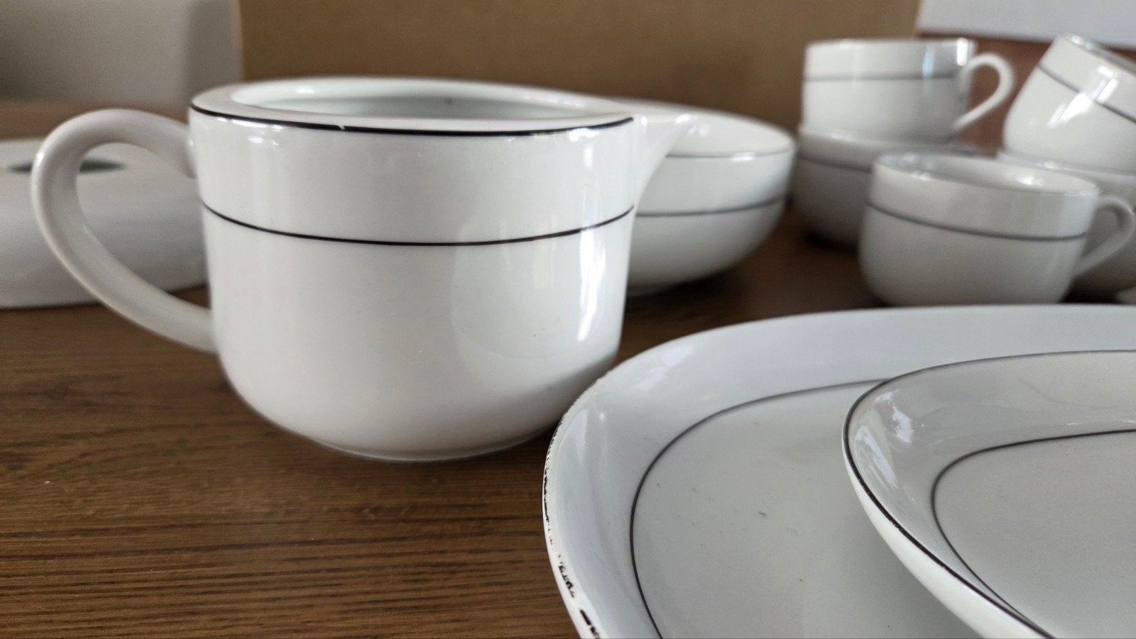 Wit servies met zwarte rand - diverse onderdelen, Ophalen, Gebruikt, Overige merken, Keramiek