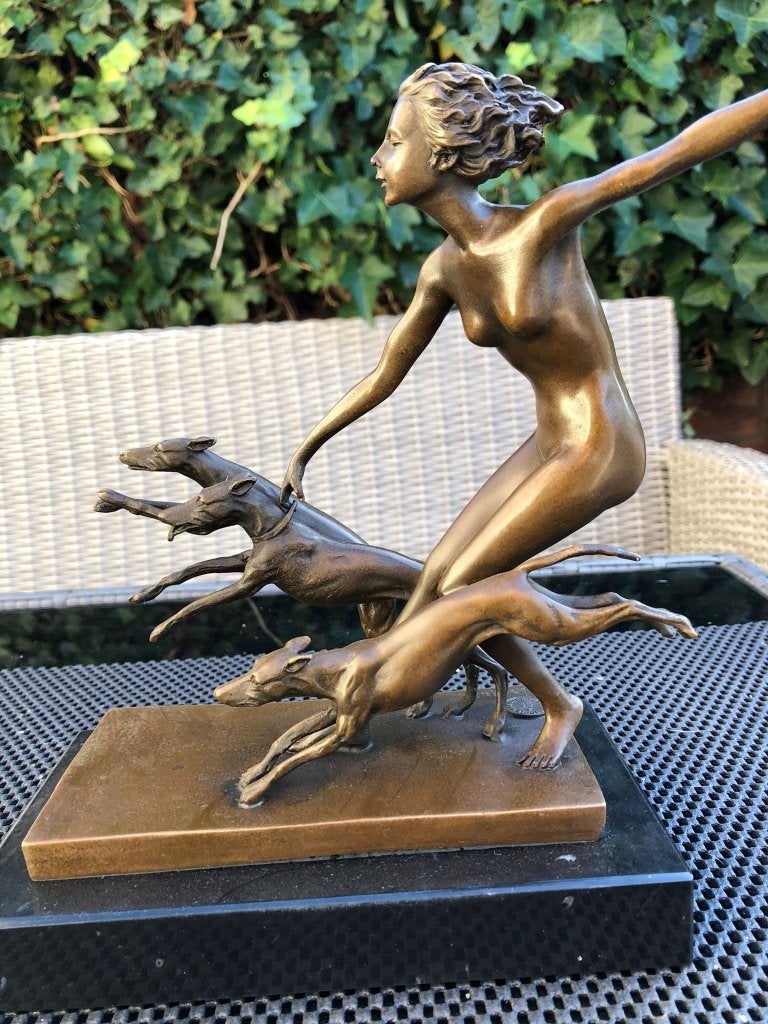 bronzen beeld vrouw met 3 windhonden whippet hazewindhonden, Antiek en Kunst, Kunst | Beelden en Houtsnijwerken, Ophalen of Verzenden