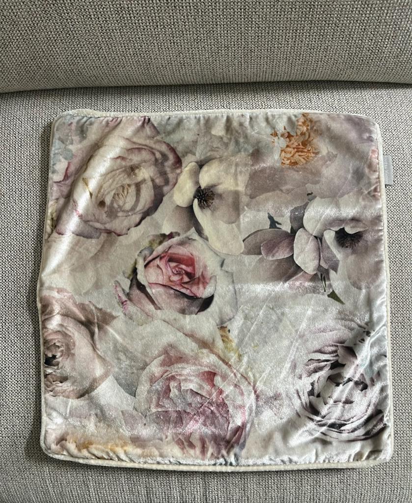 Te koop: velvet kussenhoes van Rivièra Maison, bloemen, Ophalen of Verzenden, Nieuw, Vierkant