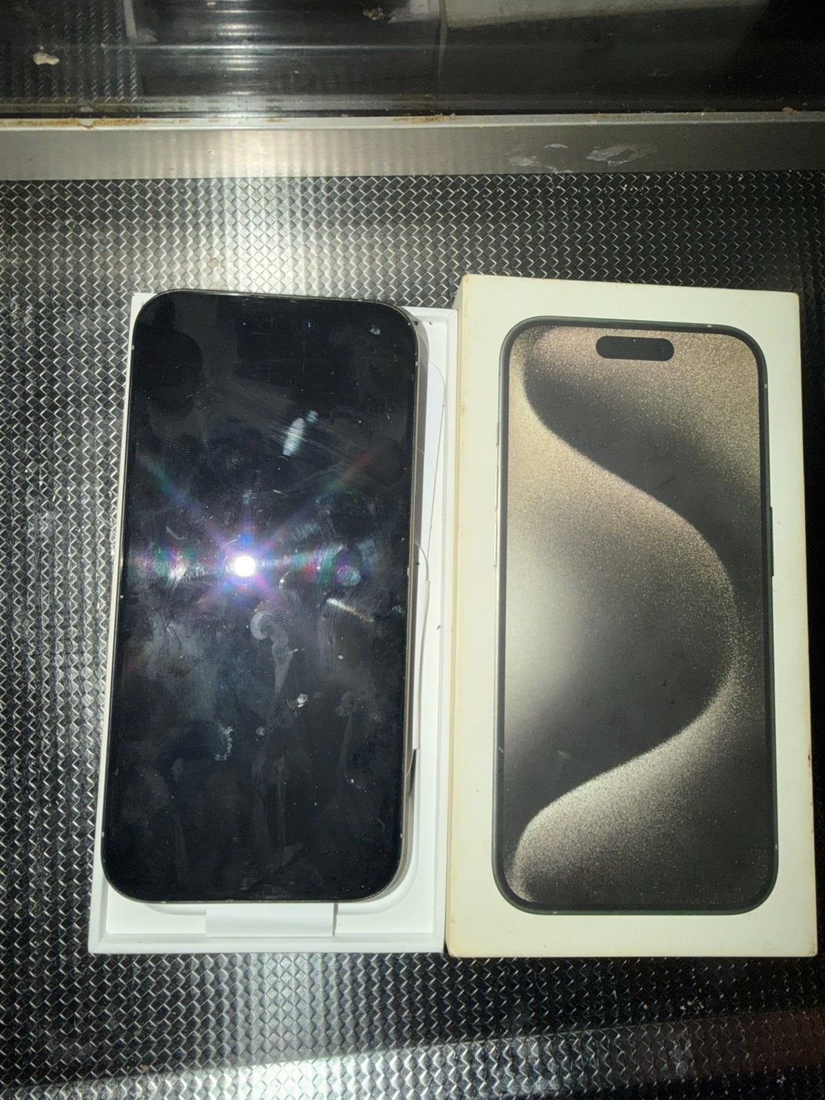 Foto 2 van Apple iPhone 15 Pro