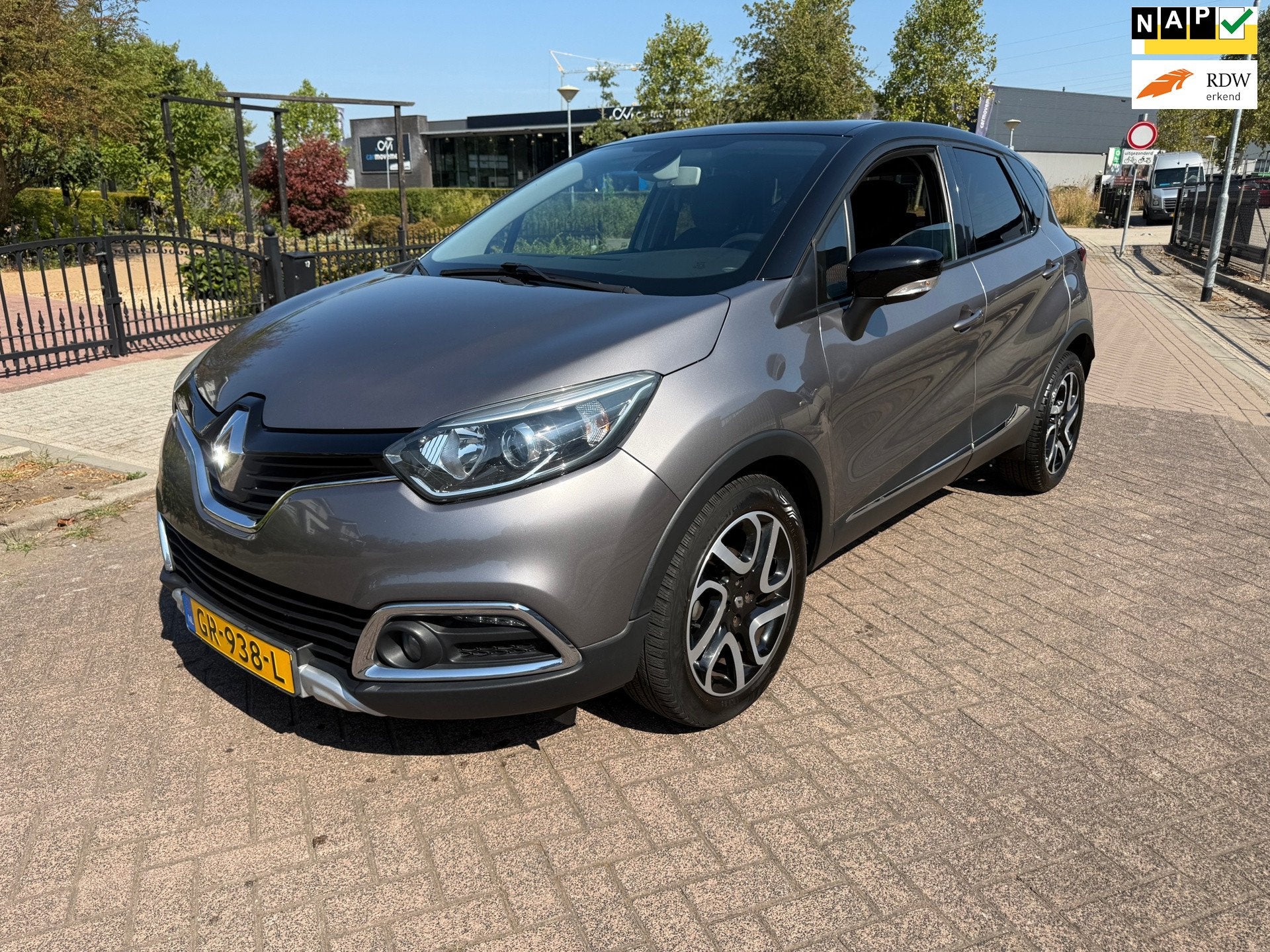Renault Captur 0.9 TCe Helly Hansen *ZEER NETJES* CAMERA*, Voorwielaandrijving, Gebruikt, 49 €/maand, Origineel Nederlands