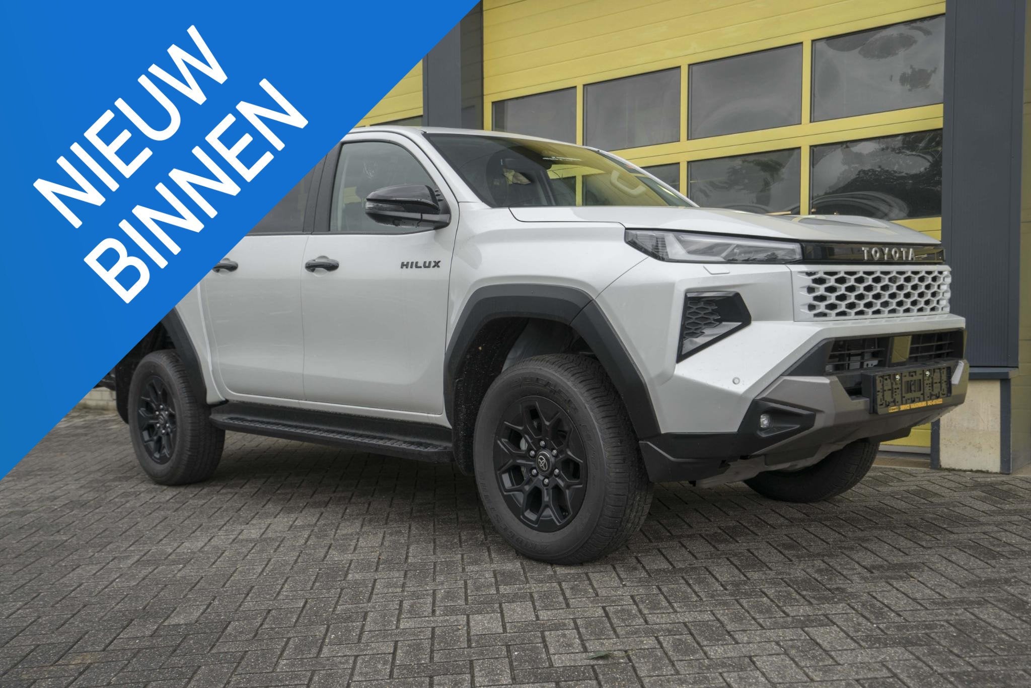 Toyota HiLux 2.8 D-4D Hybrid Invincible JBL Pearl White, Automaat, Euro 6, 4 cilinders, Bedrijf