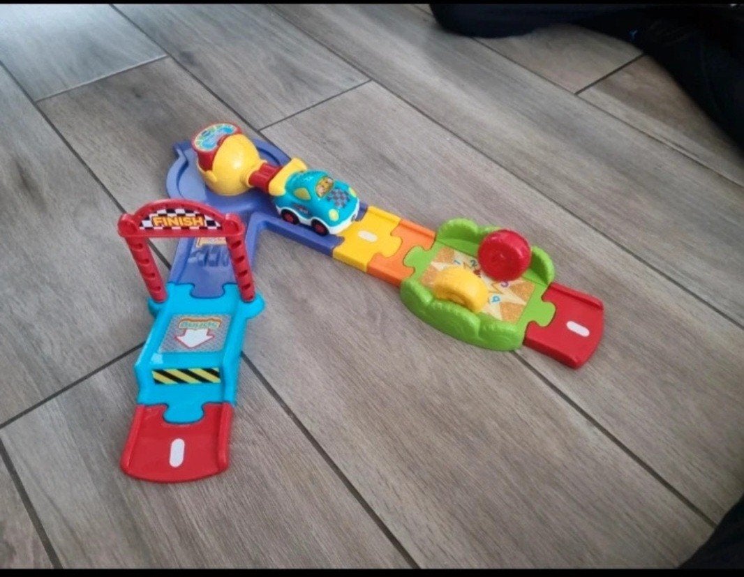 Luxe lanceerbaan van toet toet, Ophalen of Verzenden, Zo goed als nieuw, 2 tot 4 jaar