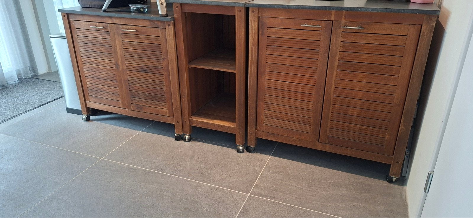 Houten kasten met wieltjes, ideaal voor buitenkeuken/BBQ, Ophalen, Gebruikt, Gas, Vrijstaand