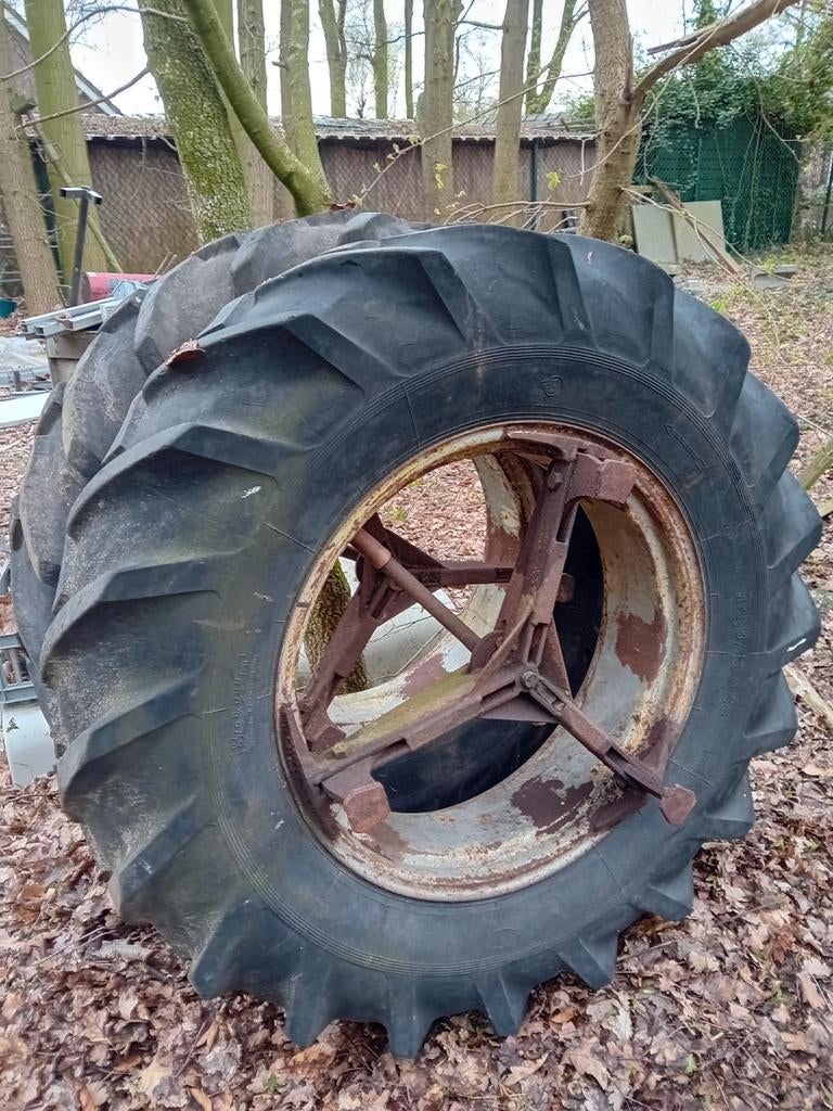 Dubbellucht banden. Wielen tractor 14.9 /13-28, Zakelijke goederen, Agrarisch | Onderdelen | Banden, Velgen en Assen, Ophalen