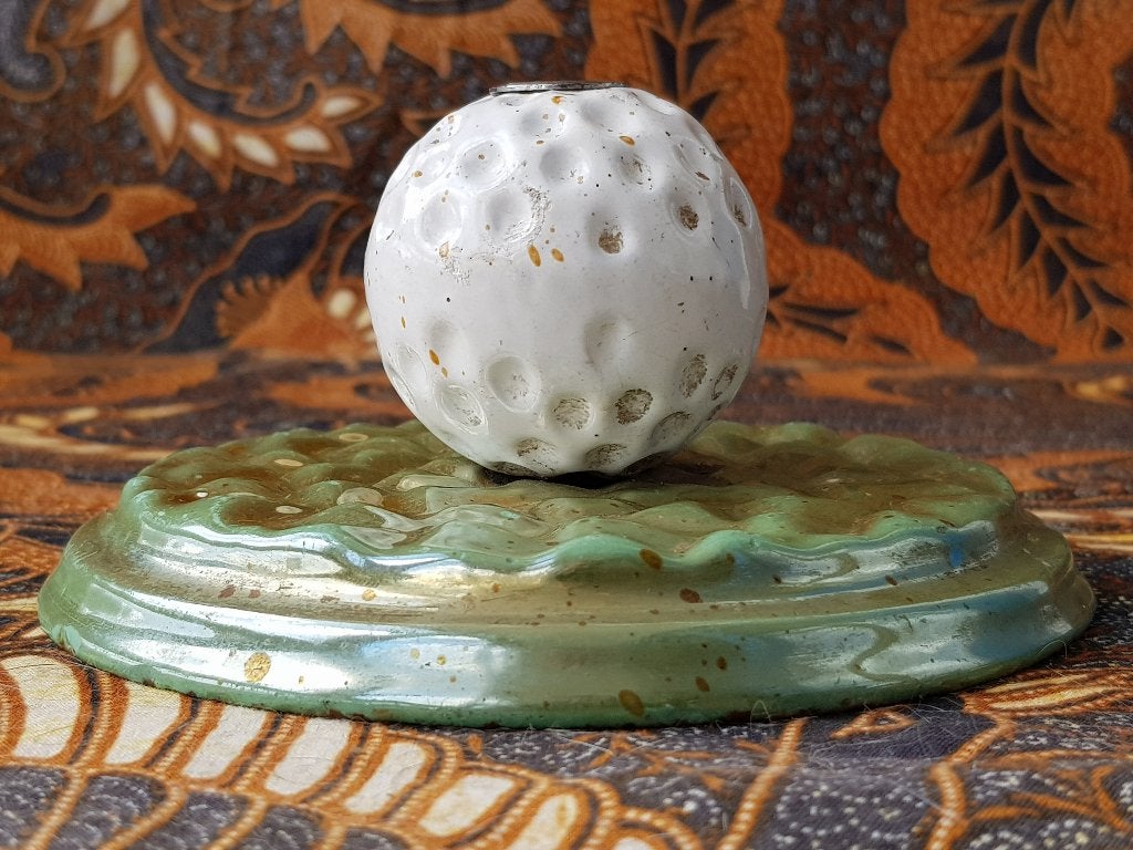Oude Engelse golfbal pennenhouder van porselein en emaille., Antiek en Kunst, Antiek | Woonaccessoires, Ophalen of Verzenden