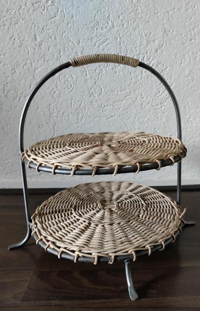 Crate & Barrel stevige etagère metaal met riet, Huis en Inrichting, Ophalen of Verzenden, Zo goed als nieuw