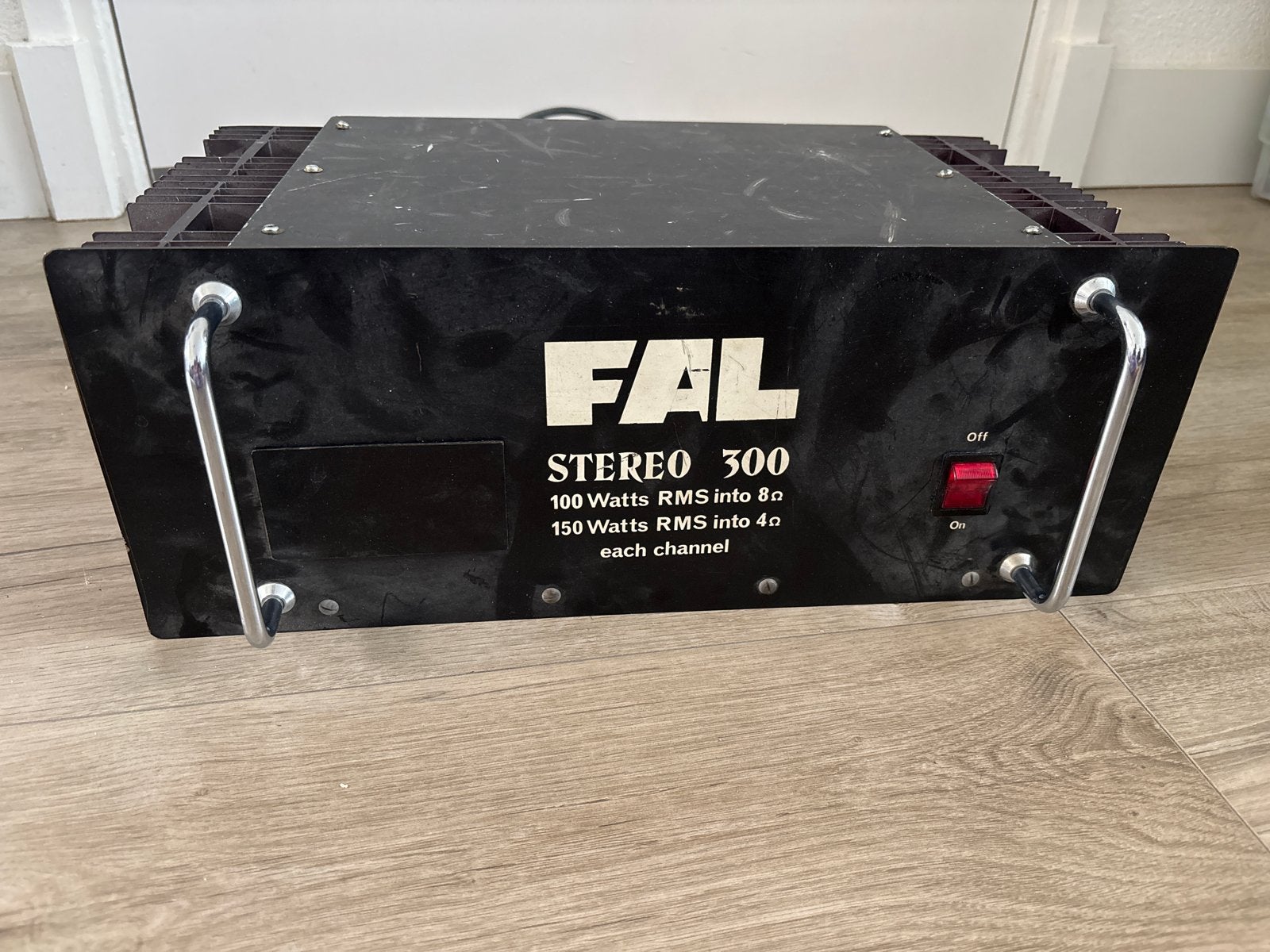 FAL Stereo 300 Versterker - 100W RMS @ 8Ω, 150W RMS @ 4Ω, Audio, Tv en Foto, Versterkers en Receivers, Overige merken, Gebruikt