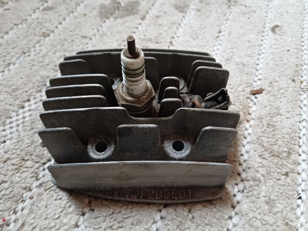 Peugeot 102 / 103 cilinder kop gebruikt staat, Fietsen en Brommers, Ophalen of Verzenden, Gebruikt, Overige merken