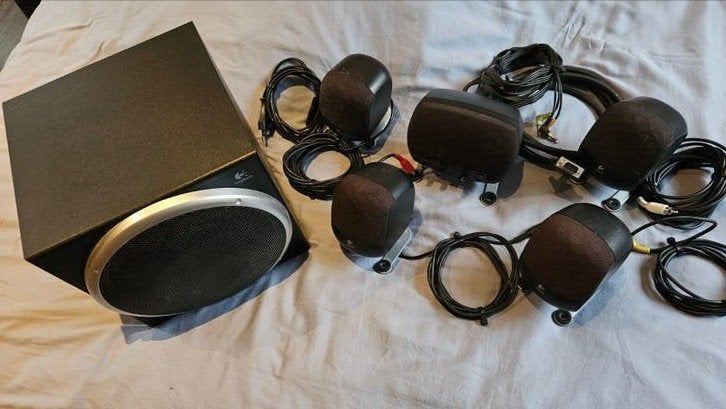 Logitech Z-640 5.1 Surround Sound Speakerset, Gebruikt, Logitech, Inclusief kabels, Ophalen of Verzenden