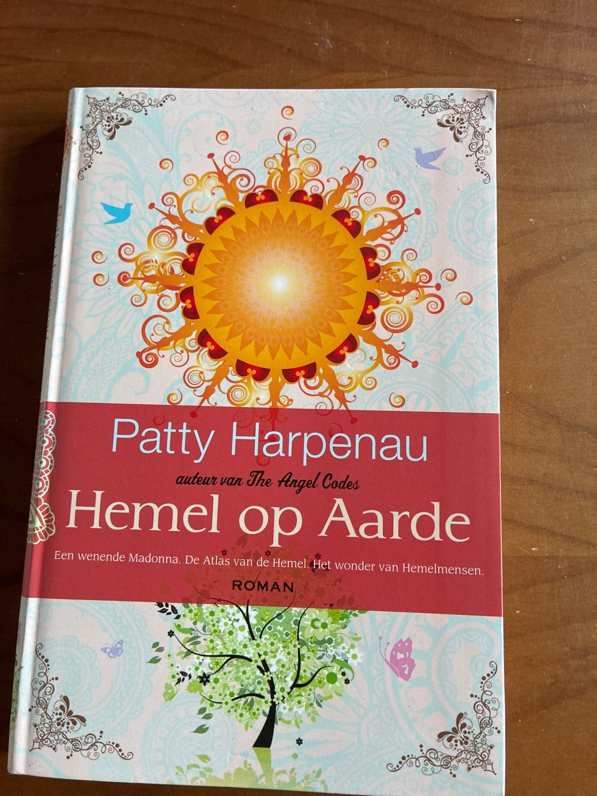 Hemel op Aarde - Patty Harpenau (Roman), Ophalen of Verzenden, Zo goed als nieuw, Nederland