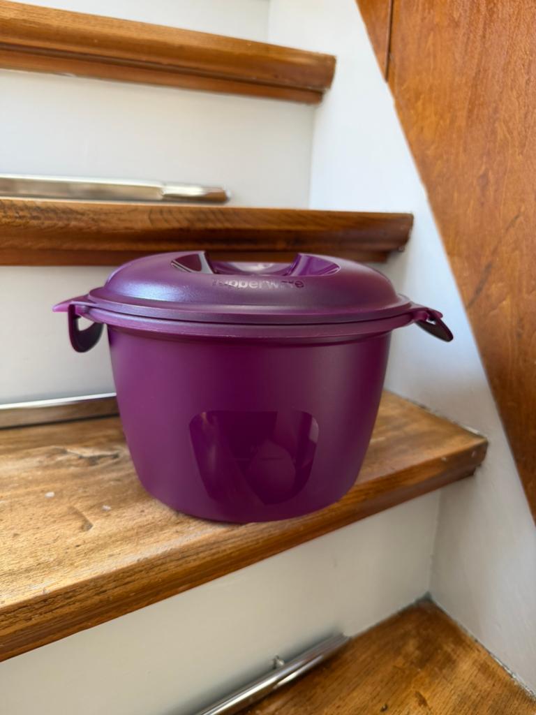 Tupperware magnetron rijstkoker, Ophalen of Verzenden, Zo goed als nieuw, Paars, Bak of Kom
