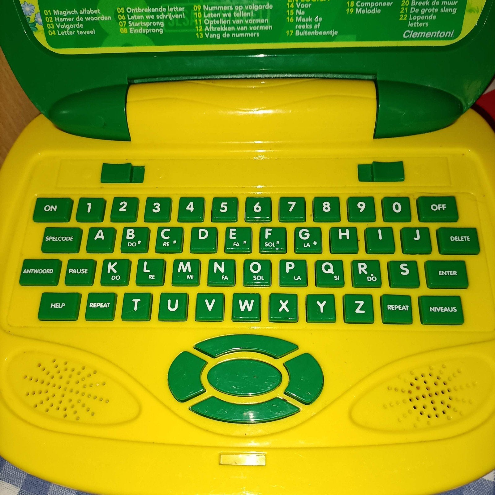 Leuke en leerzame spelletjes kinder laptop Sesamstraat, Ophalen of Verzenden, Zo goed als nieuw