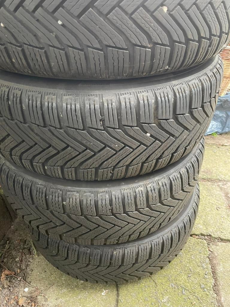 winterbanden vw touran (2012), Auto-onderdelen, Banden en Velgen, Ophalen, 16 inch, Banden en Velgen, Personenwagen