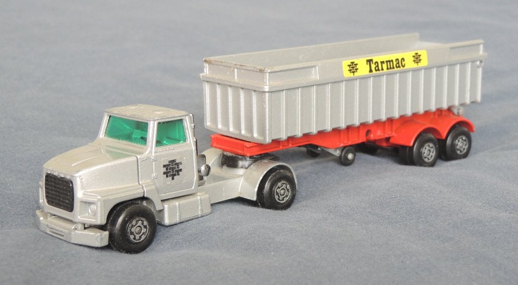 Matchbox K-18 - Ford LTS Oplegger met kieplaadbak, Ophalen of Verzenden, Gebruikt, Bus of Vrachtwagen