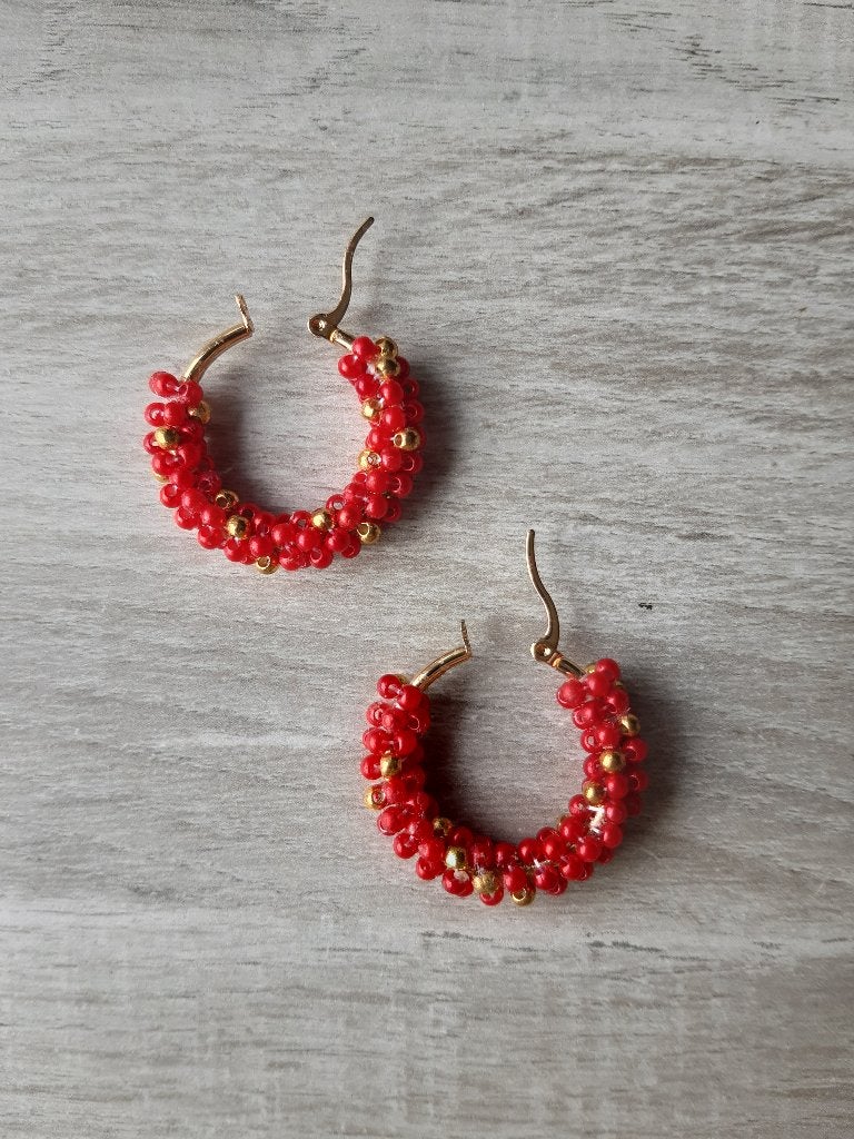 Rood met goud kralen oorbellen, Overige materialen, Hangers, Nieuw, Ophalen of Verzenden