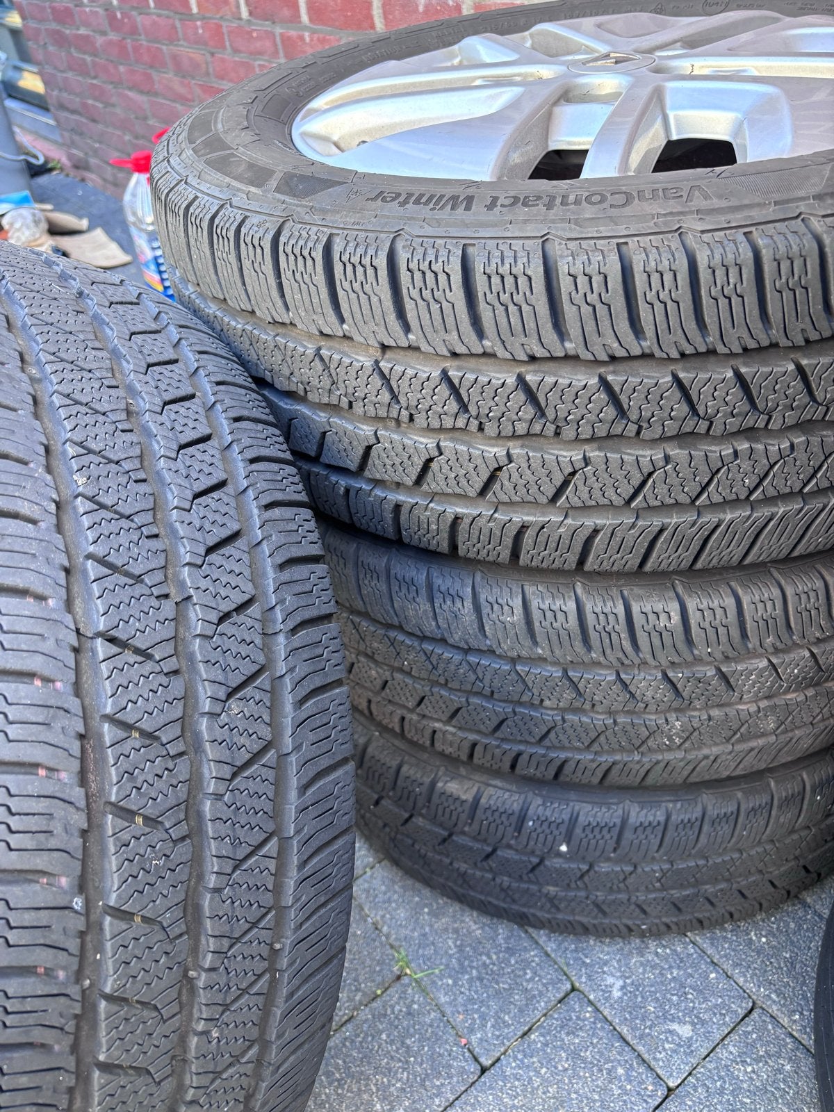 Continental winterbanden op originele Renault Trafic velgen, Ophalen, Gebruikt