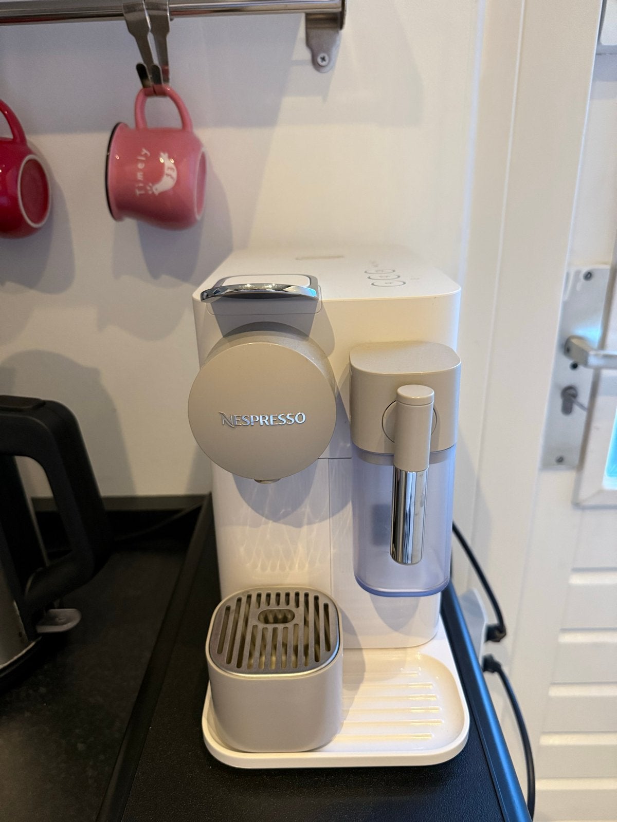 Nespresso De'Longhi EN500.W Lattissima One Koffiemachine, Ophalen, Espresso apparaat, Zo goed als nieuw, 1 kopje