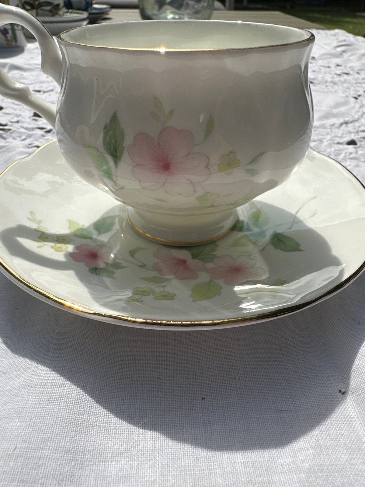 Royal Essex Bone China Kop en Schotel met Bloemen, Ophalen of Verzenden