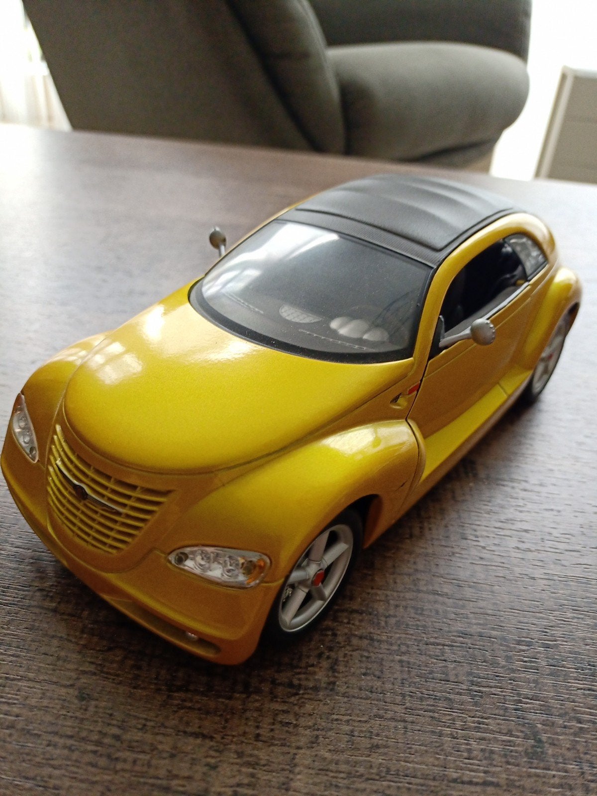 Gele Chrysler PT Cruiser modelauto - Gedetailleerd, Ophalen, Zo goed als nieuw, Auto, Maisto