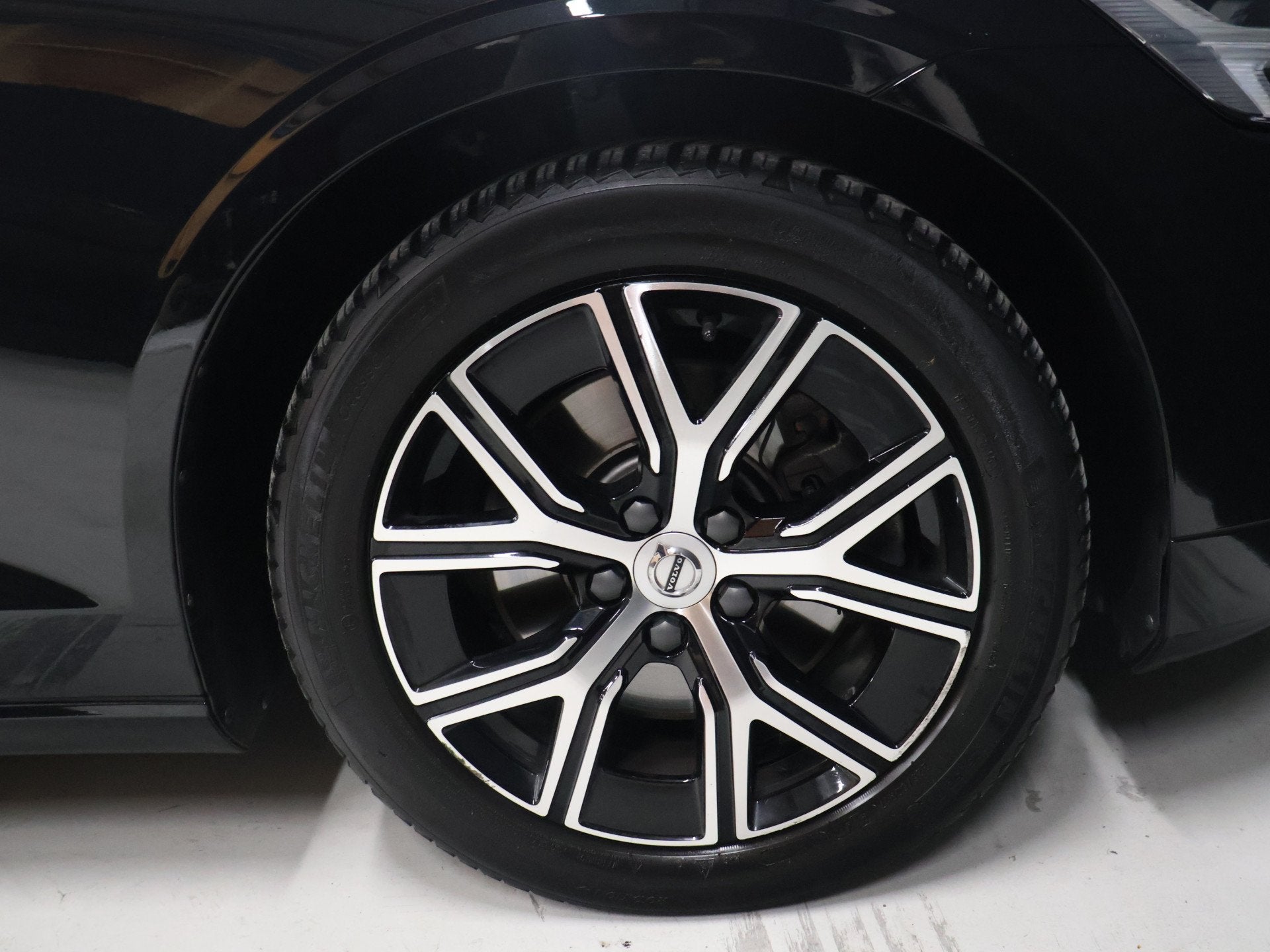 Volvo V60 2.0 B4 Core [APPLE CARPLAY, TREKHAAK, ADAPTIVE CRU, Stof, 4 cilinders, 1969 cc, 1634 kg