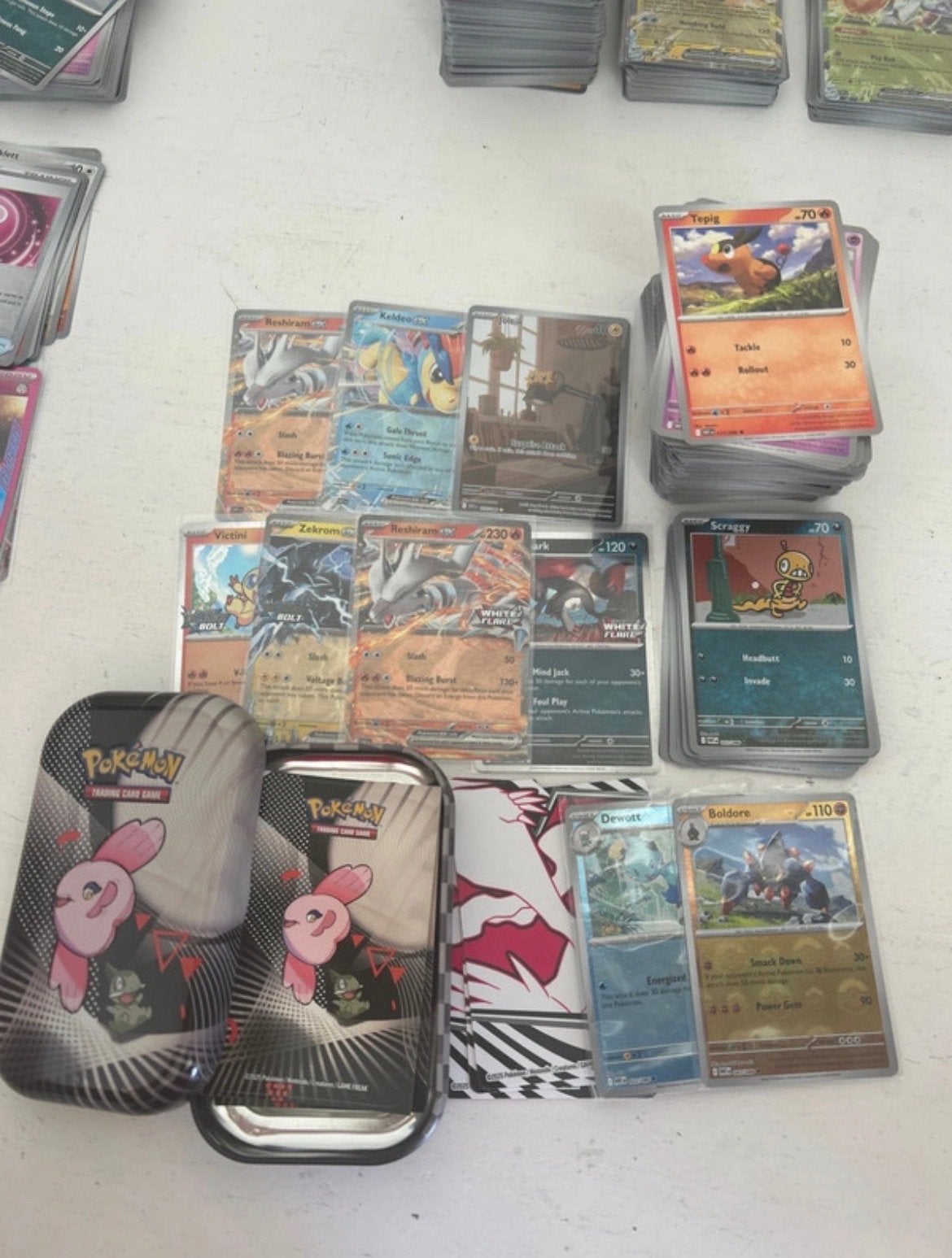 Pokémon:tin 3 hits + 2 pokeball + normale + reverse + promos, Hobby en Vrije tijd, Verzamelkaartspellen | Pokémon, Ophalen of Verzenden