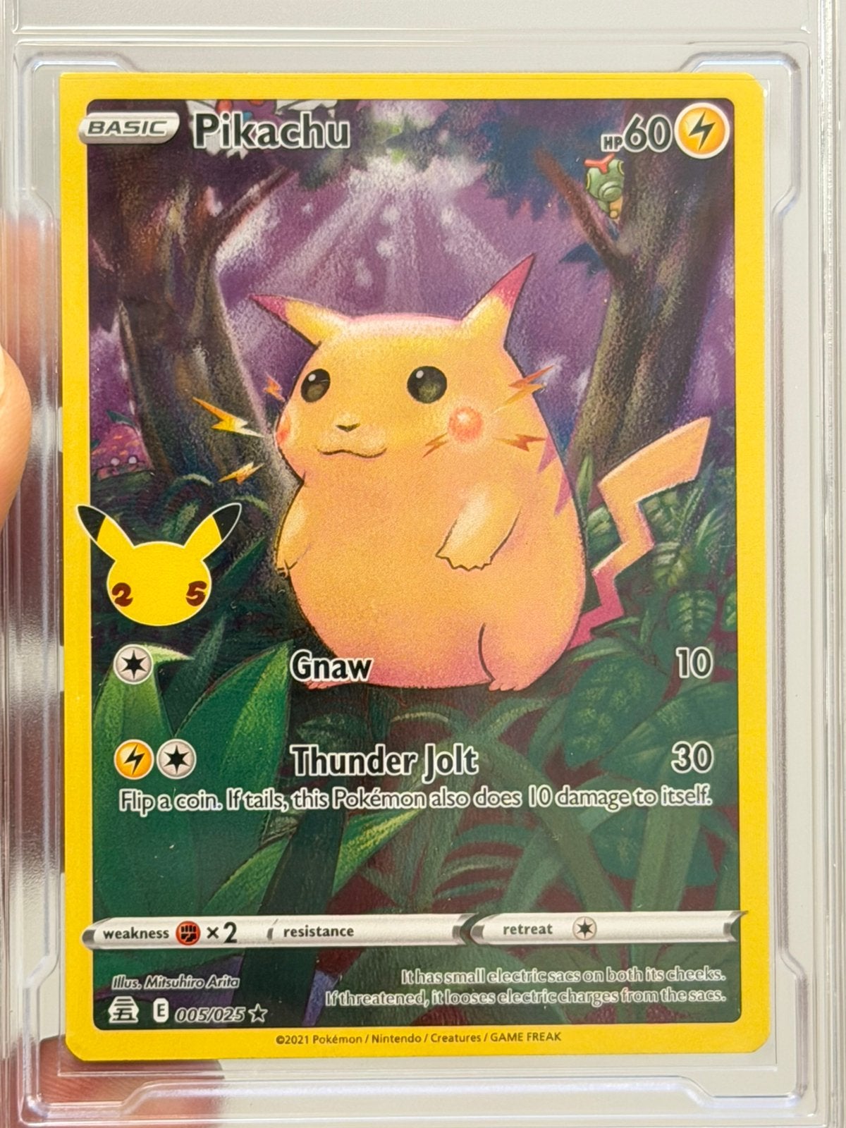 Pikachu 005/025 Celebrations 25th Grade 9 ERROR slab Pokémon, Hobby en Vrije tijd, Verzamelkaartspellen | Pokémon, Ophalen of Verzenden