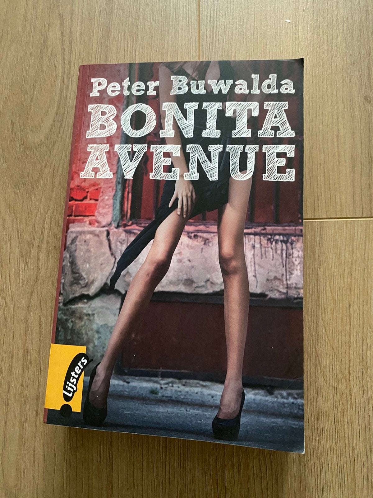 Als nieuw peter buwalda bonita avenue, Ophalen of Verzenden, Zo goed als nieuw
