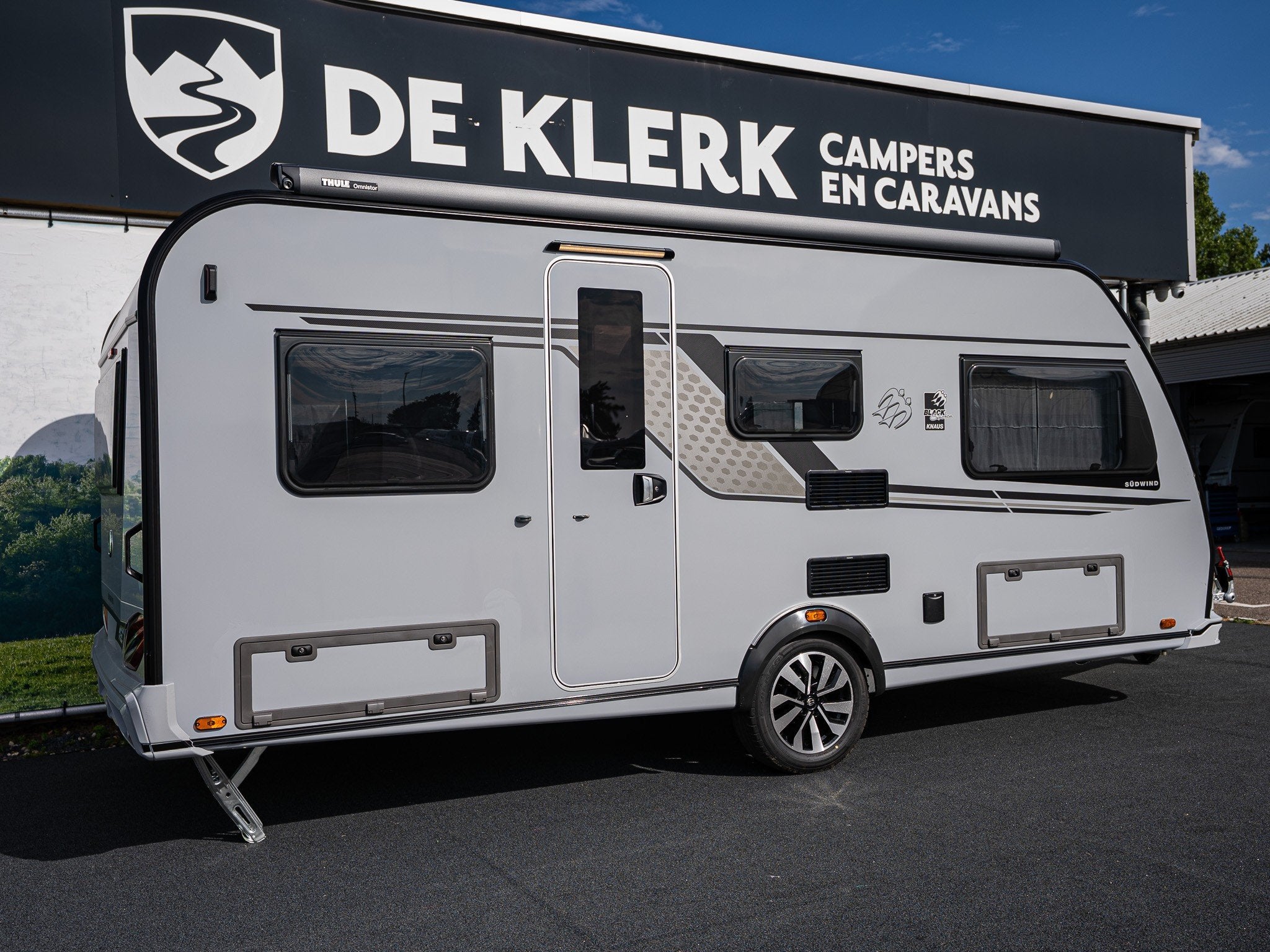 Knaus SUDWIND 500 EU Black Selection / 50% Deals (bj 2027), 7 tot 8 meter, Bedrijf, Info@deklerkcaravans.nl, Knaus