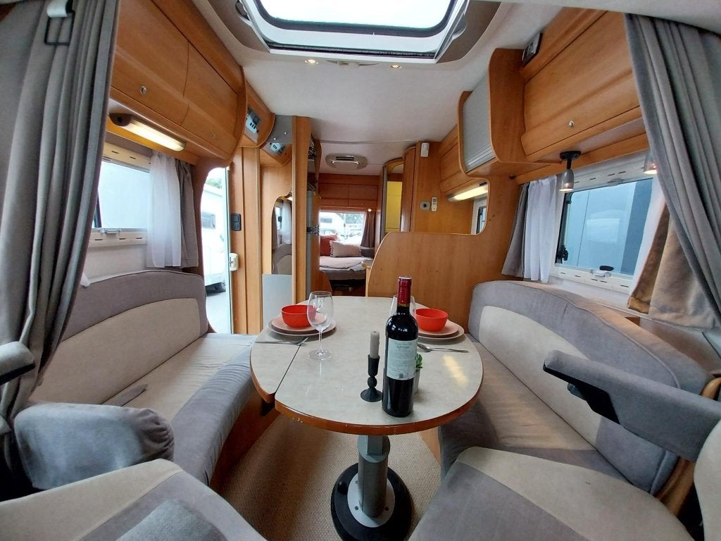 Frisse Hymer Eriba Jet met maar 44497km, dakairco en solair!, Caravans en Kamperen, Niet ingevuld, Ringverwarming, Bestuurdersdeur