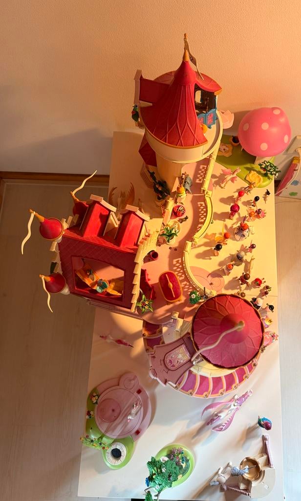 Groot Playmobil prinsessenkasteel + poppetjes en accessoires, Kinderen en Baby's, Speelgoed | Poppenhuizen, Ophalen, Zo goed als nieuw