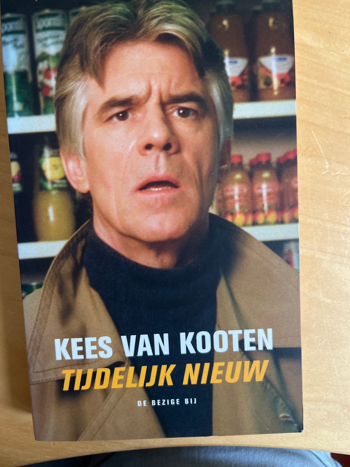 Kees van Kooten - Tijdelijk Nieuw (De Bezige Bij), Ophalen of Verzenden, Gelezen, Nederland