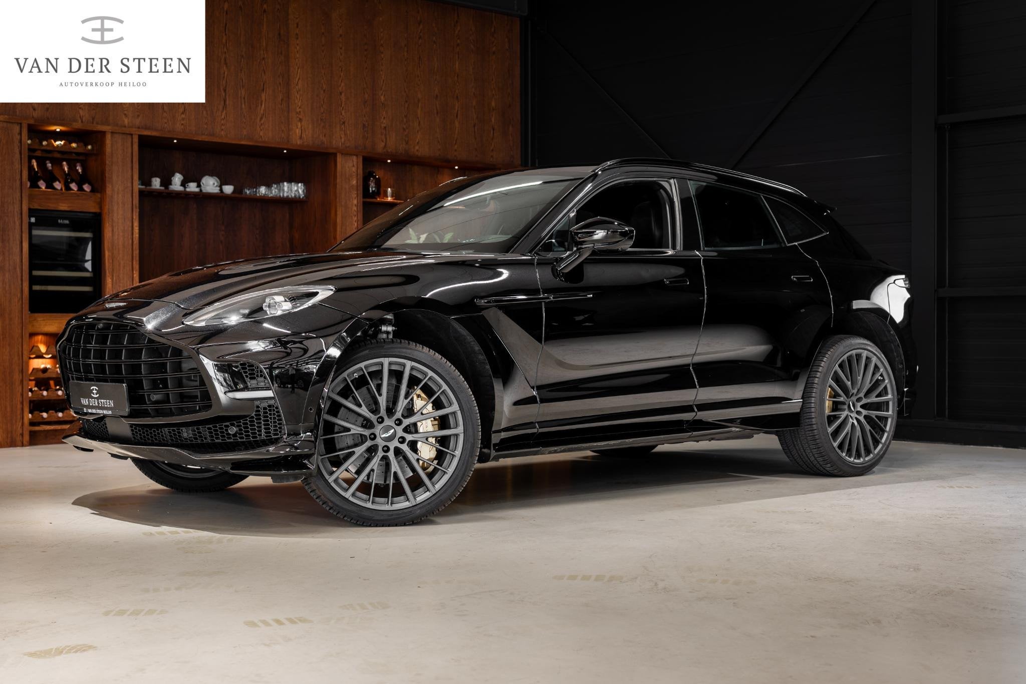 Aston Martin DBX 4.0 V8 707 NL Auto | Keramisch | Carbon l D, Auto's, Aston Martin, Zwart, Bedrijf, Vierwielaandrijving, 147 €/maand