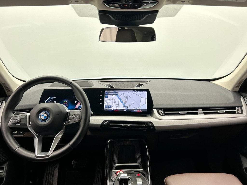 BMW IX1 XDrive30 Launch Edition 67 kWh | Carplay | SOH 99.6%, Auto's, BMW, Automatische klimaatregeling, Gebruikt, 33 min, Zwart