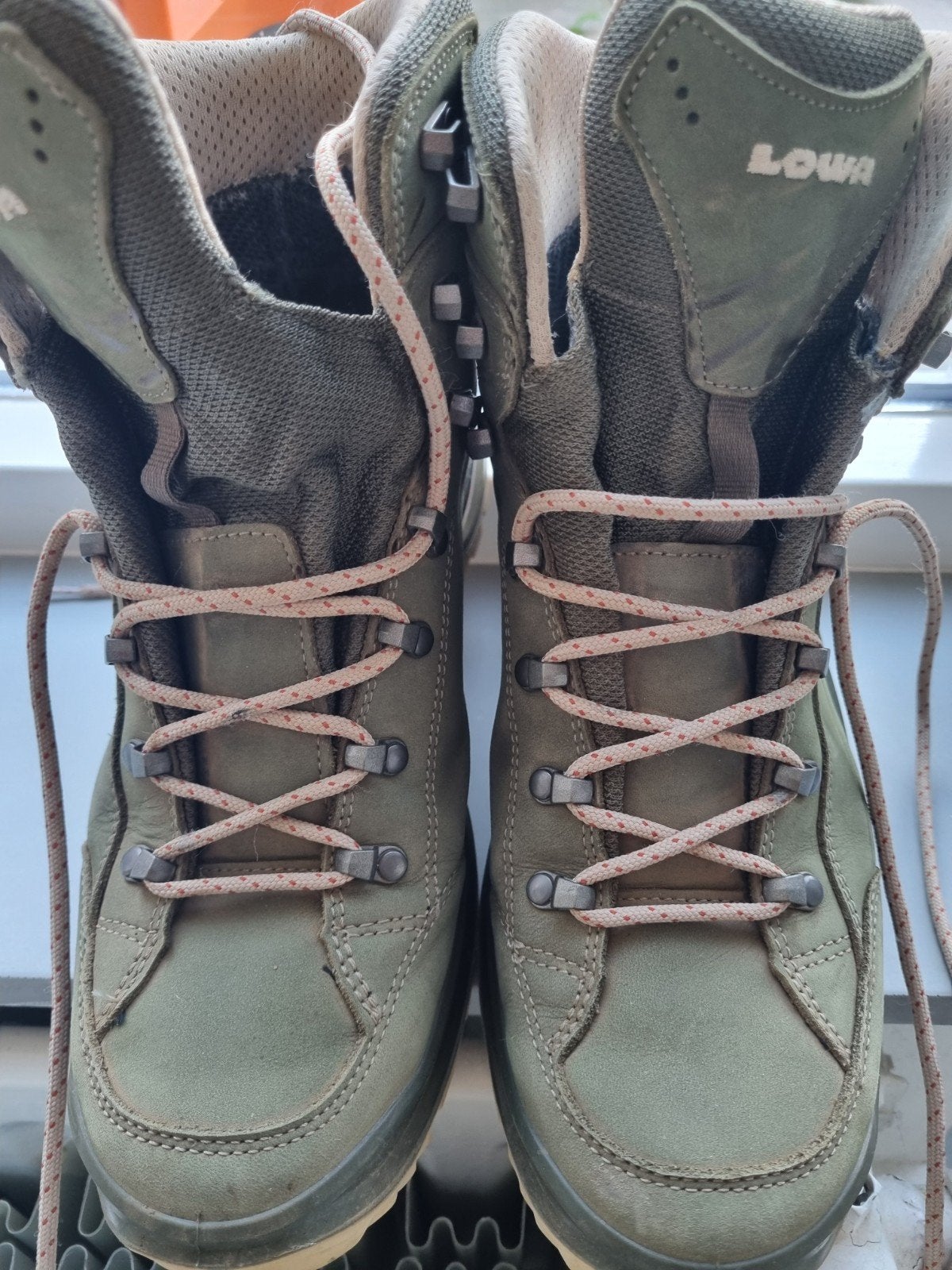 Lowa Renegate maat 8,5, Ophalen, Zo goed als nieuw, Schoenen