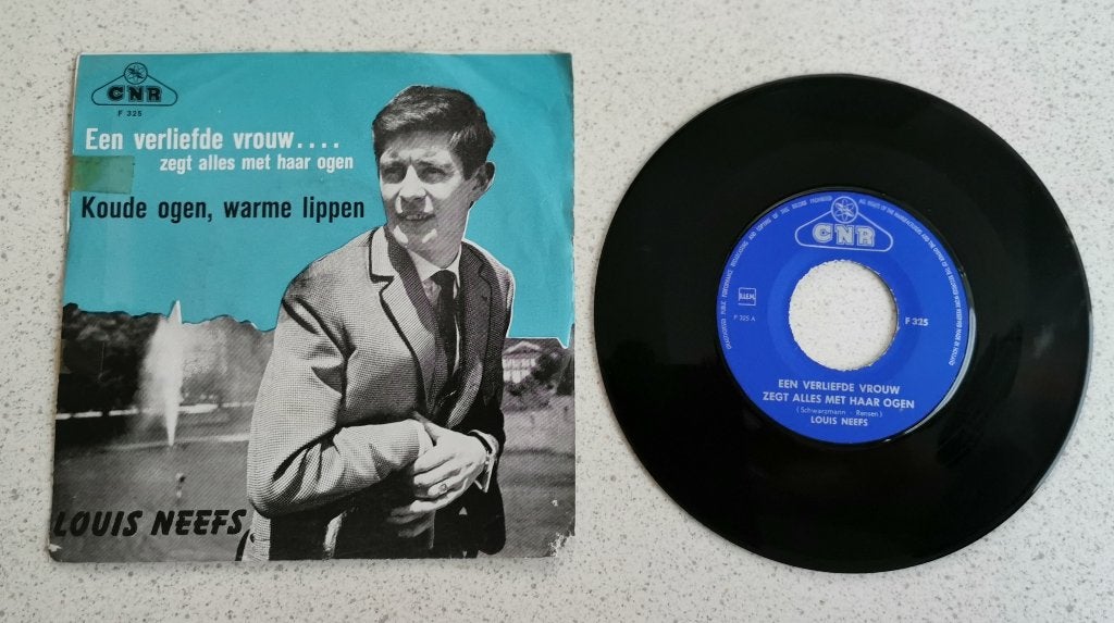Single Louis Neefs - Een verliefde vrouw zegt alles met haar, Ophalen of Verzenden, Gebruikt, Overige formaten, Levenslied of Smartlap