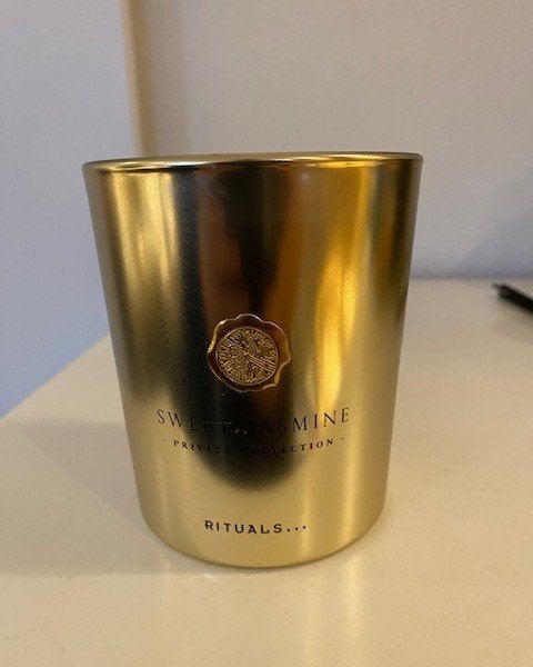 Nieuw Rituals Sweet Jasmine geurkaars kaars 360g ZD, Huis en Inrichting, Woonaccessoires | Kandelaars en Kaarsen, Ophalen of Verzenden